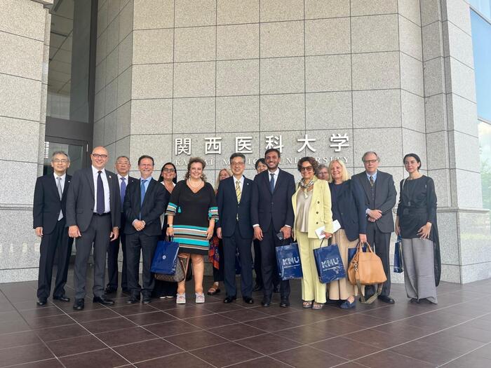 Vattani visits Kansai Medical University on CRUI mission