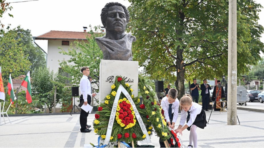 A monument to Vasil Levski was unveiled in Chiprovtsi