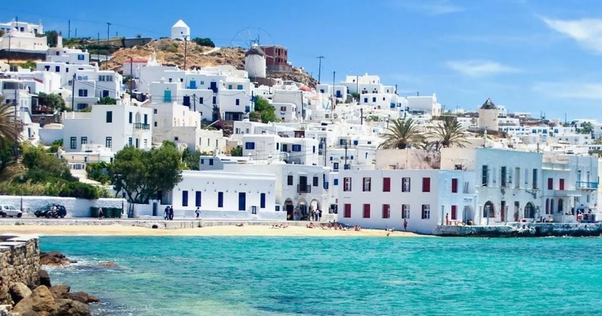 Foreign Office warns UK tourists in Greece over situation 'changing quickly'