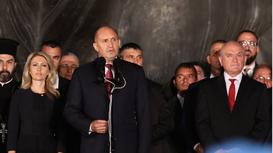 President Radev attends the cermony on the 139th anniversary of the Unification of Bulgaria