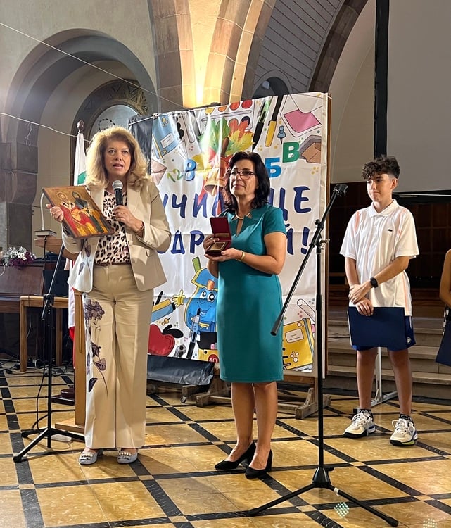 Vice President Iotova Opens News School Year at Bulgarian School in Barcelona 