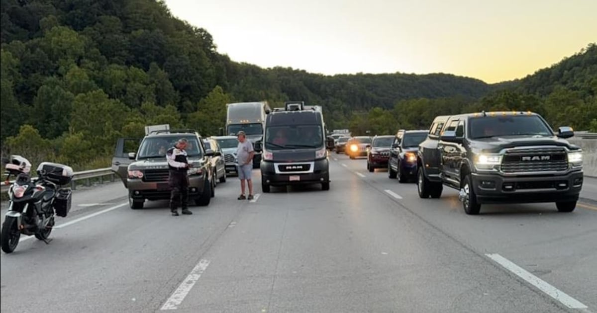 Kentucky gunman at large after wounding at least seven along highway