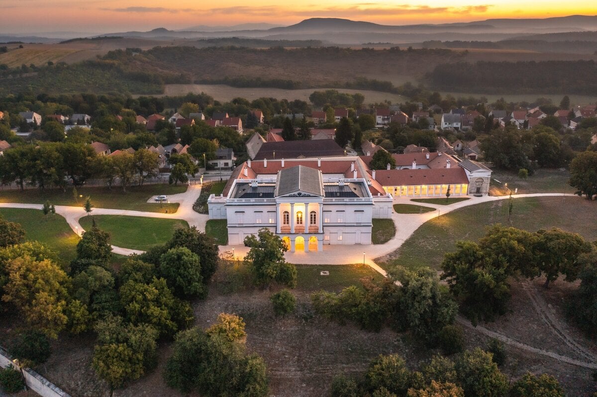 33 million in EU funds used to renovate 8 castles now set for free privatisation in Hungary