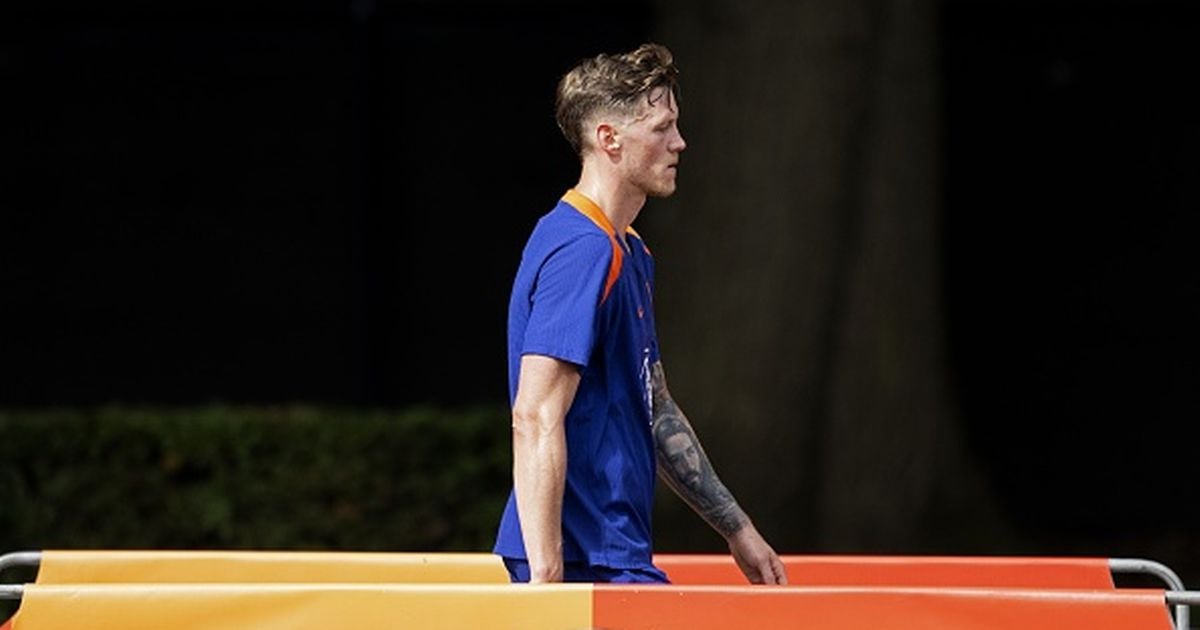 Former Manchester United striker Wout Weghorst clashes with teammate during Netherlands training