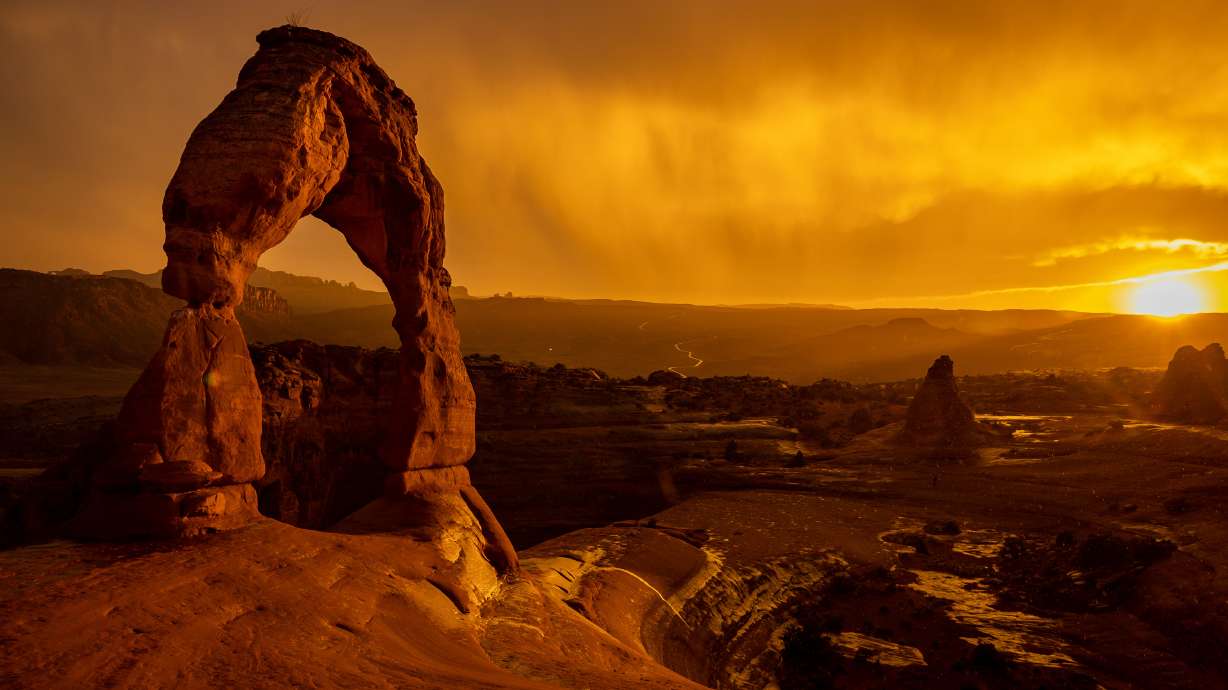 New report outlines economic benefits from Utah's national parks, but are they too popular?