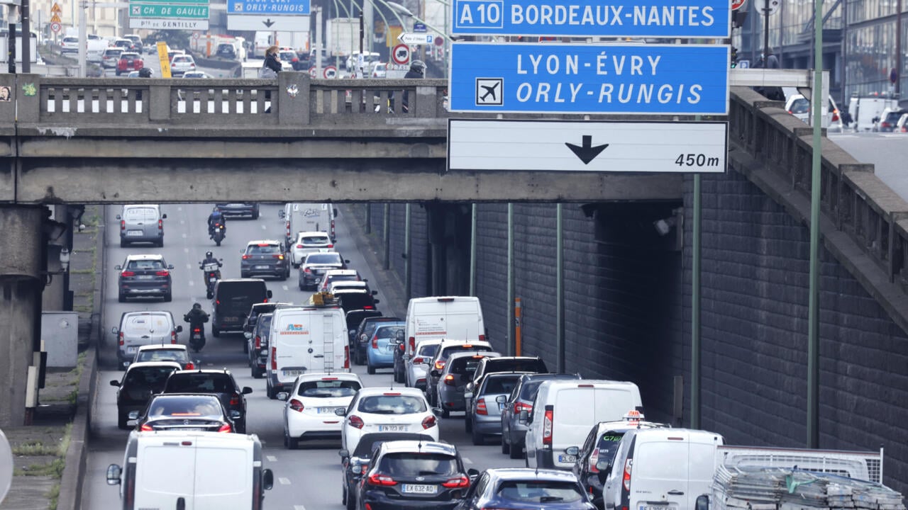 Speed limit on vital Paris ring road falls to 50km per hour on October 1