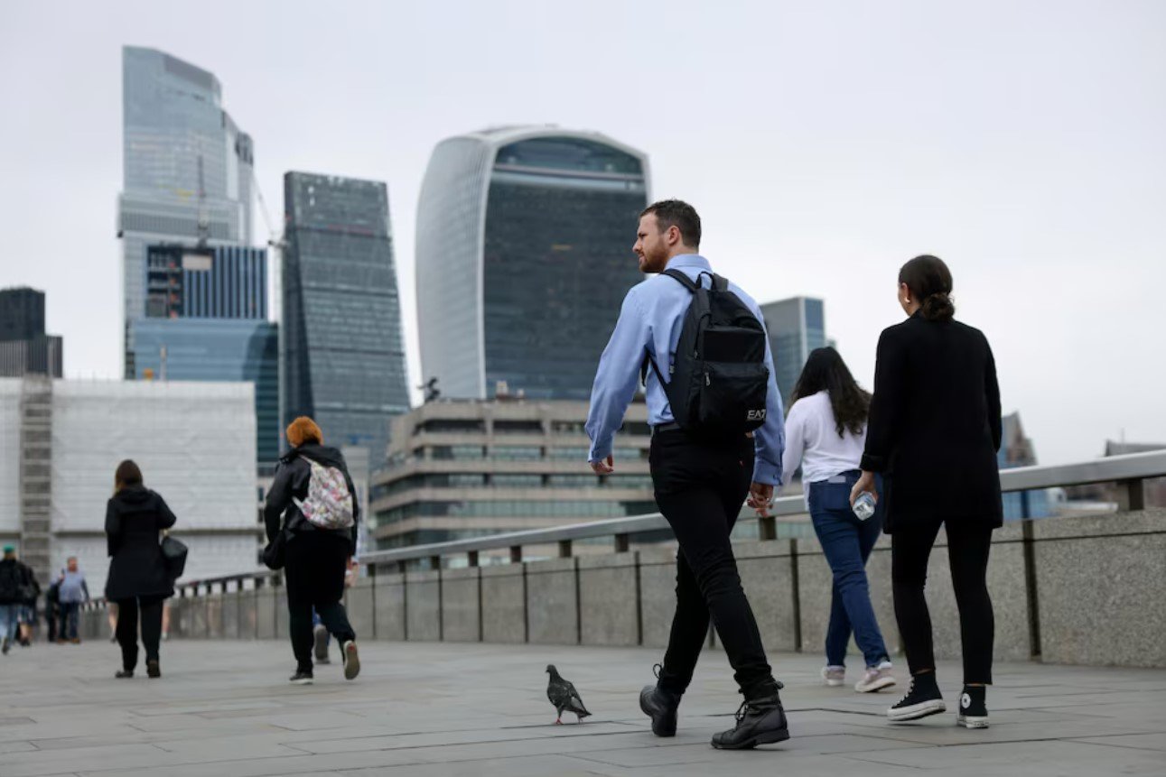 UK economy flat for second consecutive month