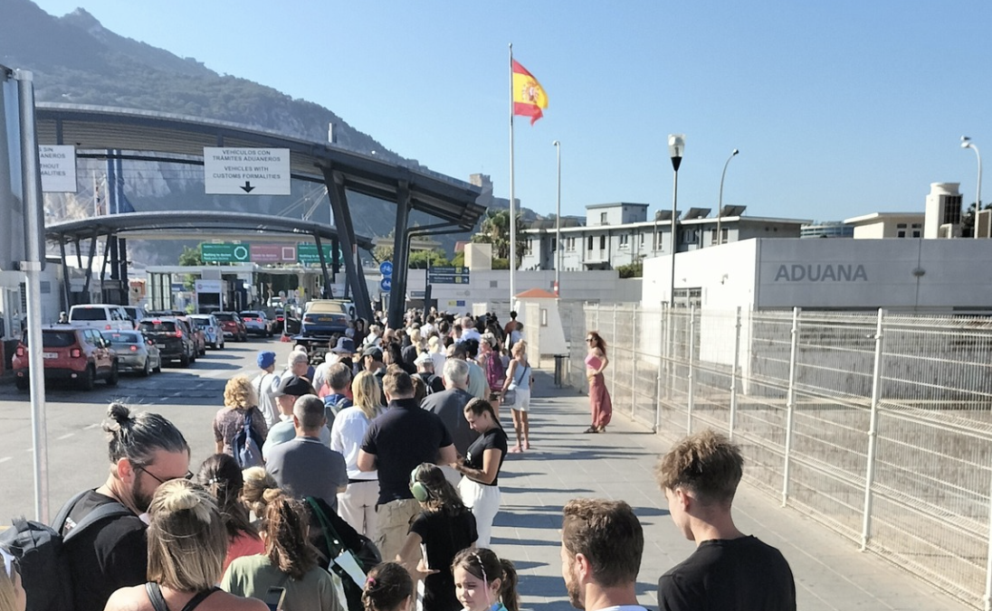 Gibraltar border chaos as tourists and workers are forced into one snaking queue