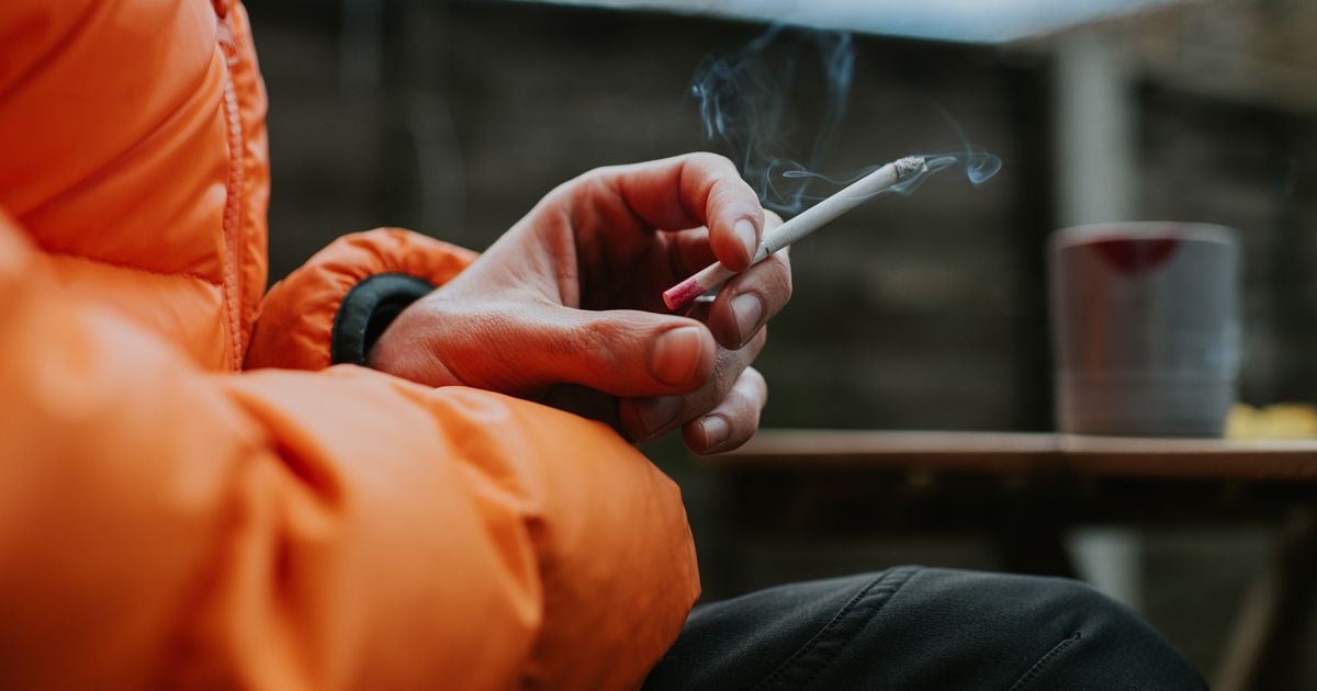 Nearly half of young adults with mental health issues smoke cigarettes, study finds