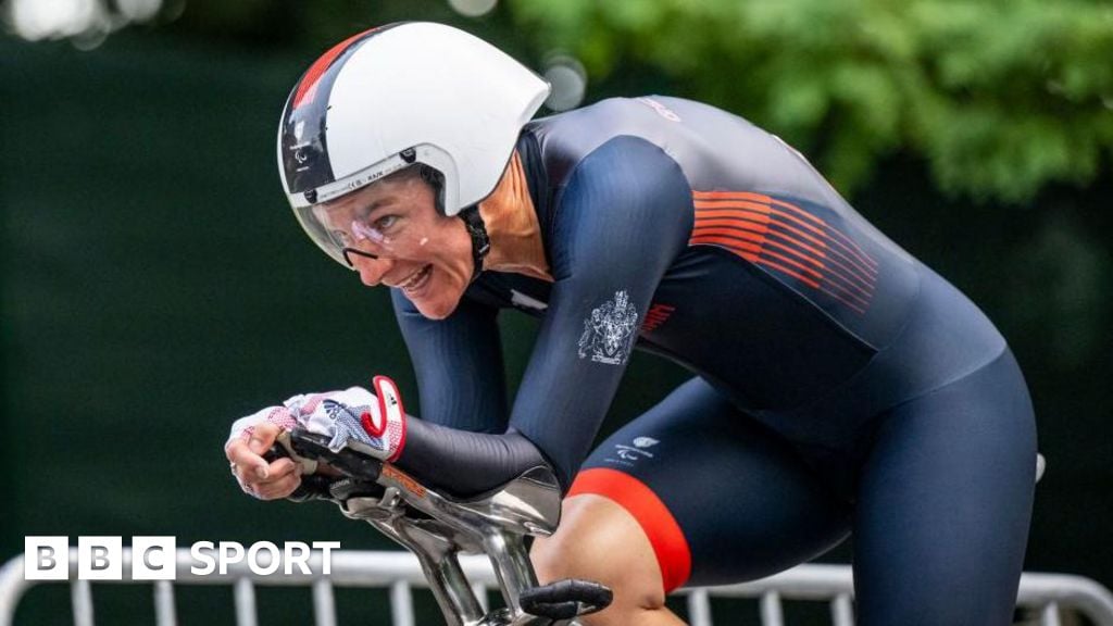 GB's Storey retains women's C5 world road title