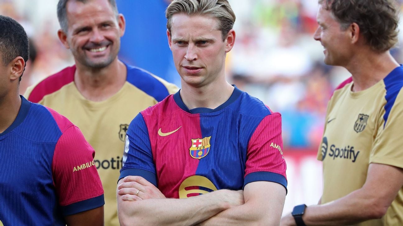 Barcelona's Frenkie de Jong: salary, surgery reports 'not true'