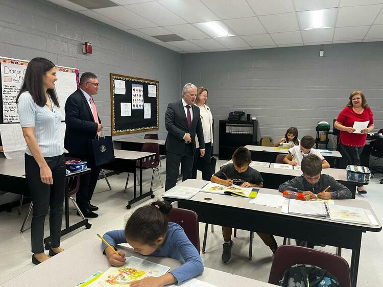 Foreign Minister Kondov Visits Bulgarian School in Washington Area