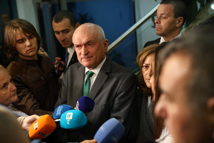 Caretaker PM Glavchev: 89 Bulgarians Evacuated from Lebanon on Monday's Flight 