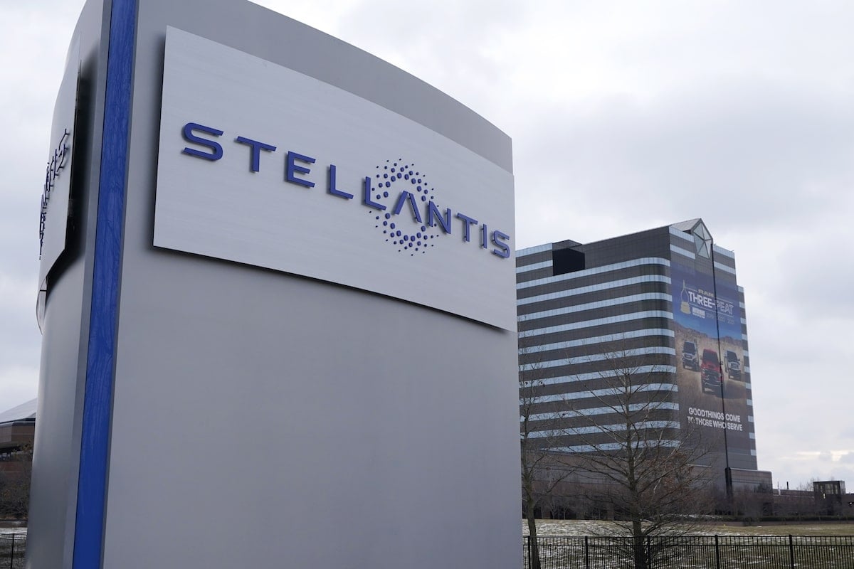 Stellantis cuts its annual forecasts, warns about lower than expected profits