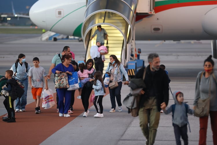 First Bulgarians Evacuated from Beirut Land in Sofia, Authorities Express Readiness to Organize Second Flight 