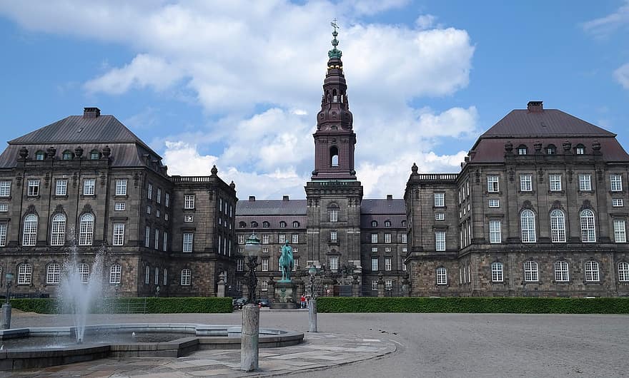 5 Dec: A guided tour of Christiansborg