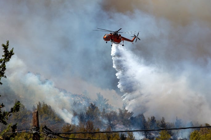 2 dead in wildfire in Greece