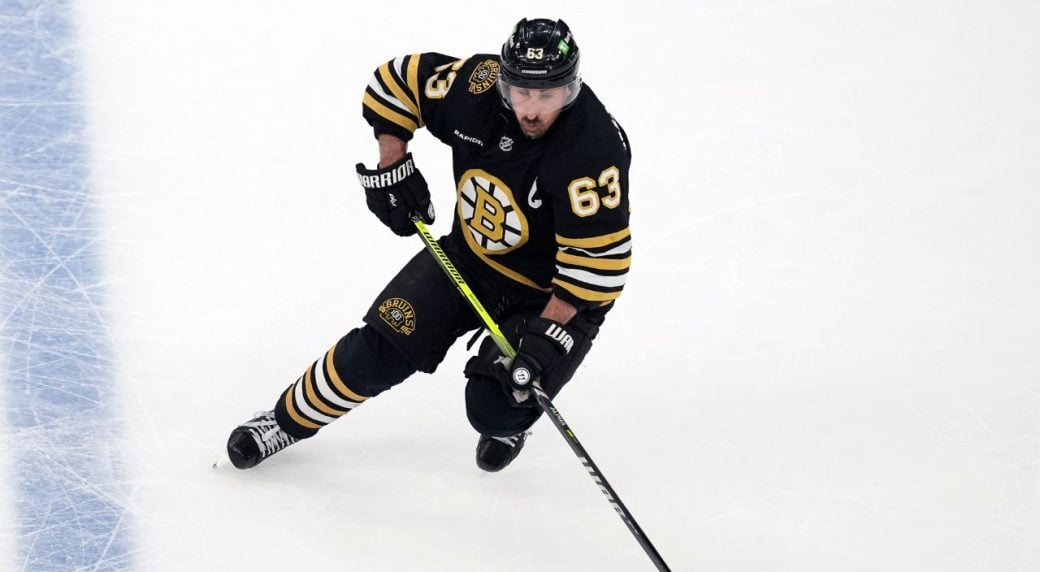 Bruins' Brad Marchand exits early vs. Flyers with illness