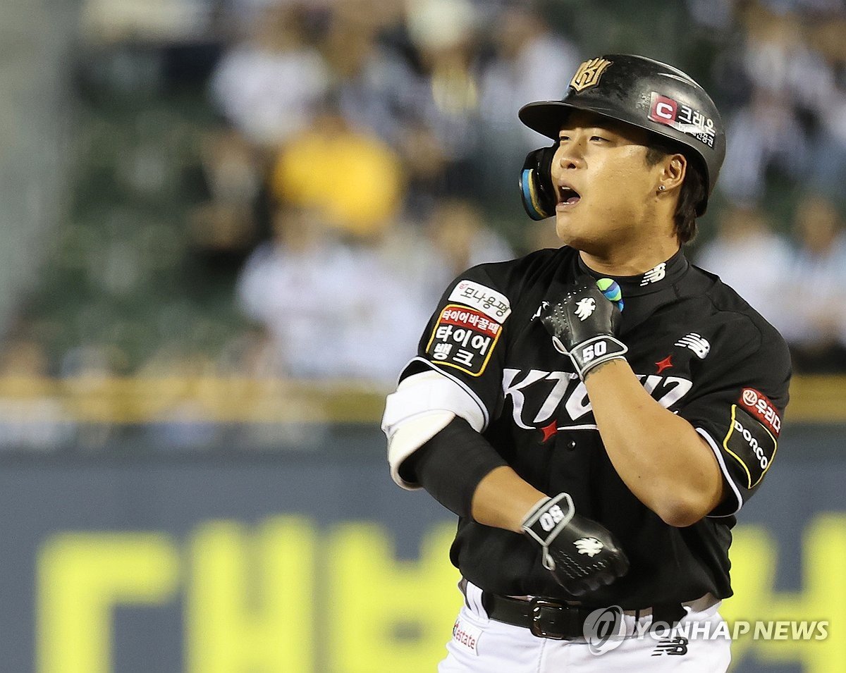 (LEAD) Wiz defeat Bears to force 2nd wild card game in KBO postseason