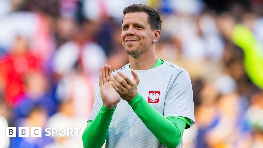 Szczesny joins Barcelona a month after retiring