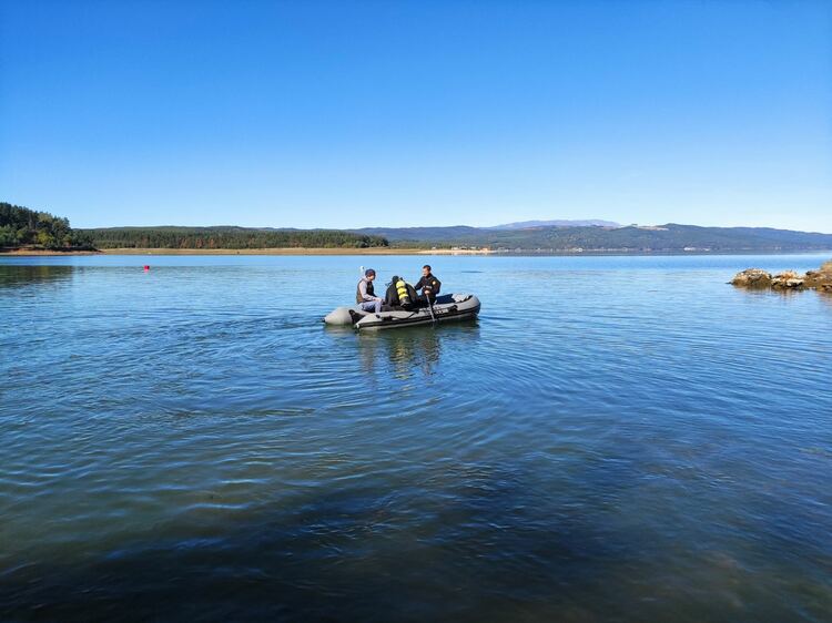 Bulgarian Servicemen Conduct Diving Training at 1,000 m, 1C Water Temperature 