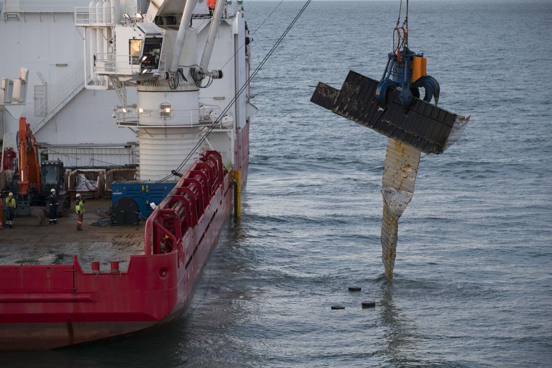 Lost Containers Give Up Crocs, or Sit on Sea Floor