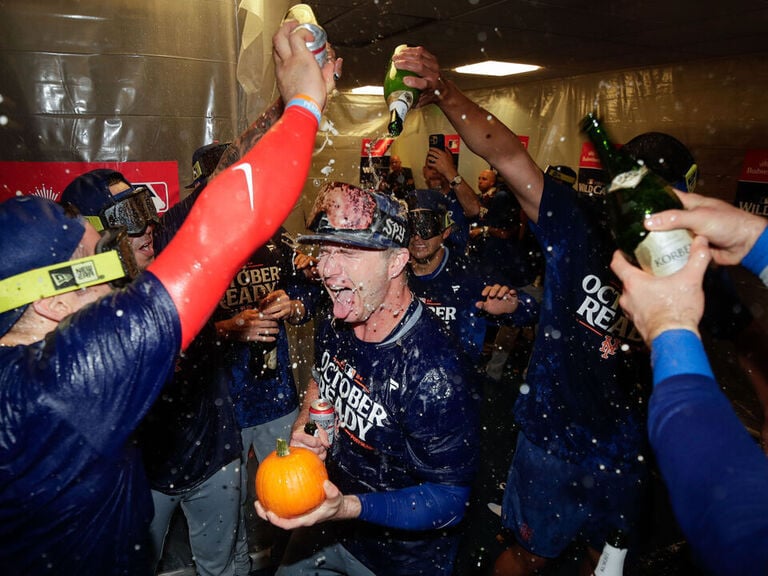 Alonso sends Mets to NLDS with go-ahead 3-run HR in 9th