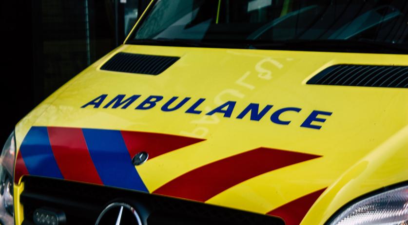 Video: Elderly man falls into open manhole and drowns in Zuid-Holland town 