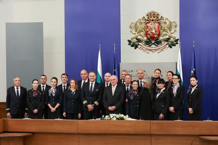 PM Glavchev Rewards Flight Teams Who Evacuated Bulgarian Nationals from Lebanon