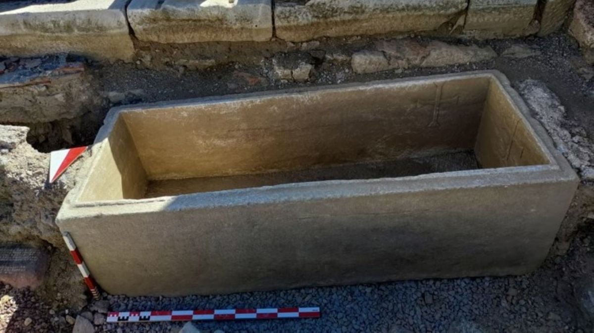 Grand tomb of Roman gladiator found in Turkey actually contains the remains of 12 other people