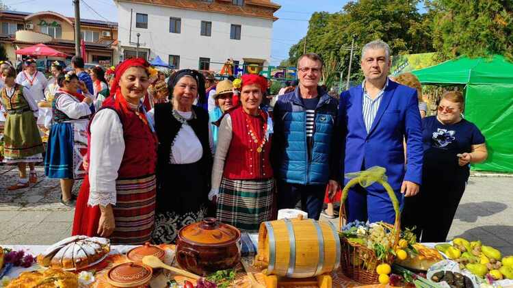 Bulgarian Rise's Top Candidate in Silistra Visits Culinary Festival in Srebarna Village