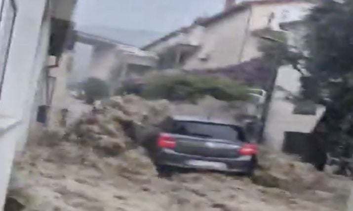 VIDEO: Devastating storm floods Podgora and leaves 3,000 without power