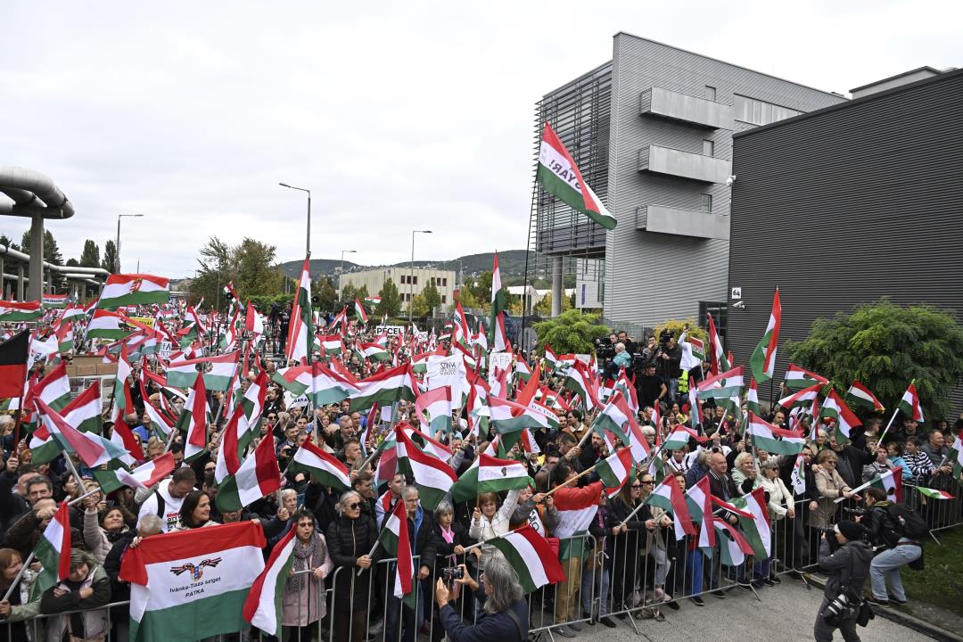 Hungarians Protest State Media's 'Factory of Lies'