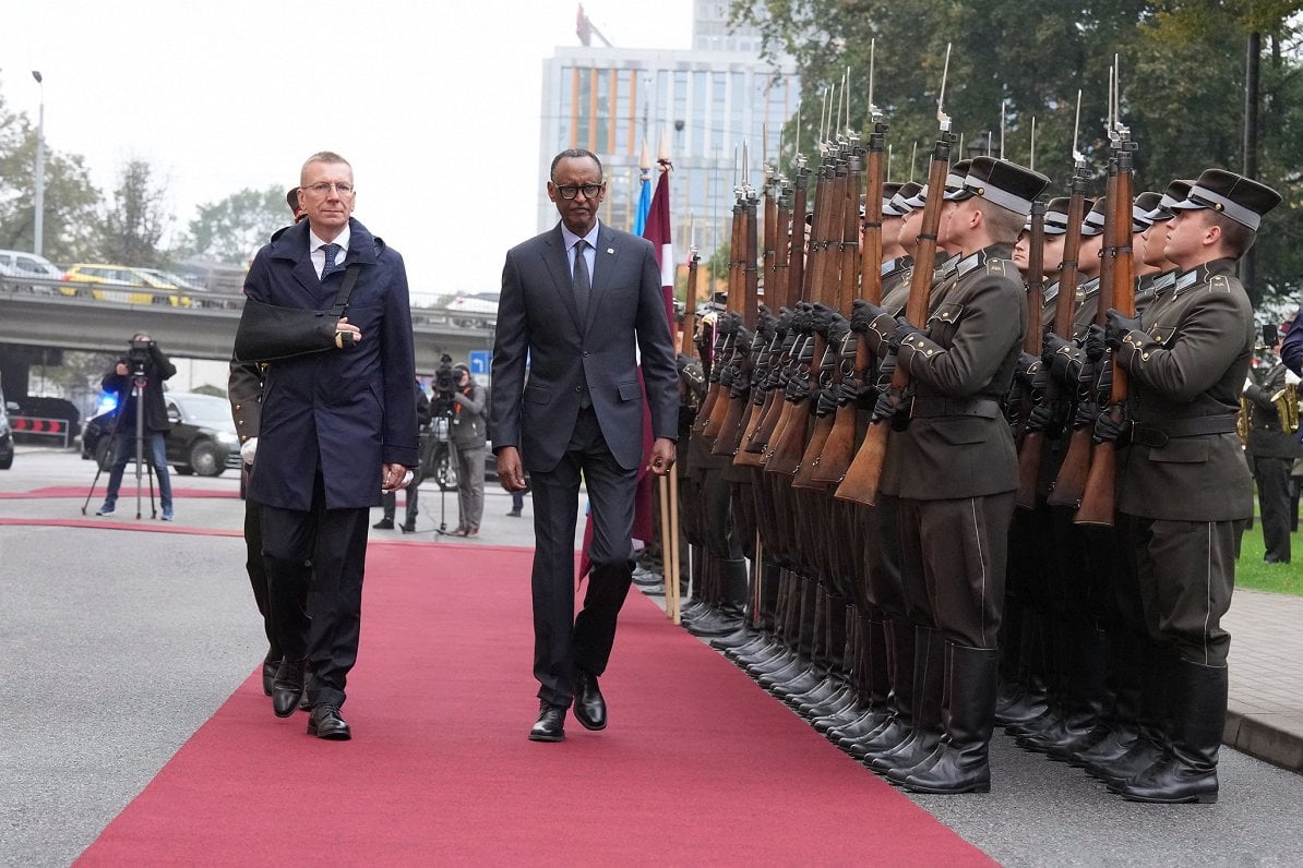 Latvian and Rwandan presidents speak to the press