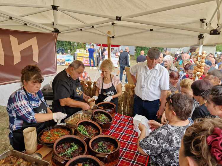 First-ever Culinary Festival Dedicated to Gorna Oryahovitsa Pot Held in NC Bulgaria