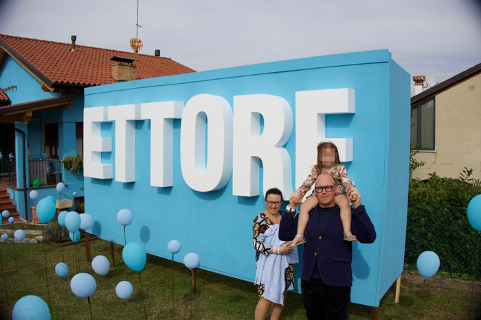 Man paints entire house blue to greet baby boy