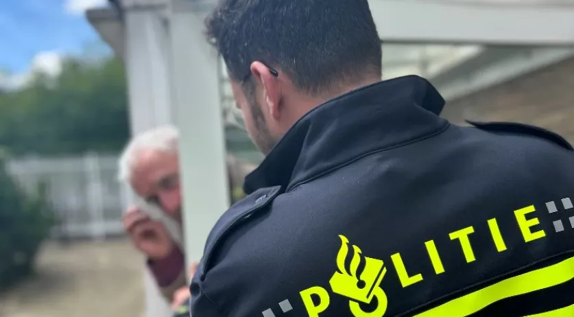 17-year-old pretends to be a police officer to steal from senior citizen in Deurne