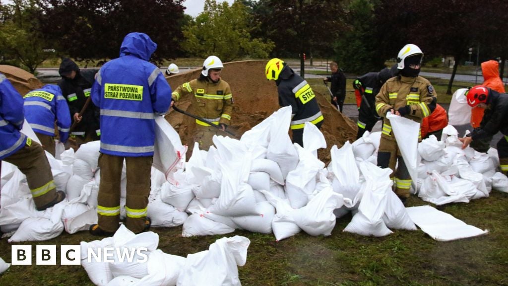 Central Europe rushes to shore up flood defences