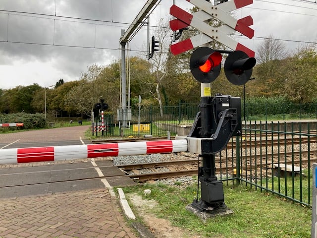 More than 6,000 fines issued for ignoring level crossing lights