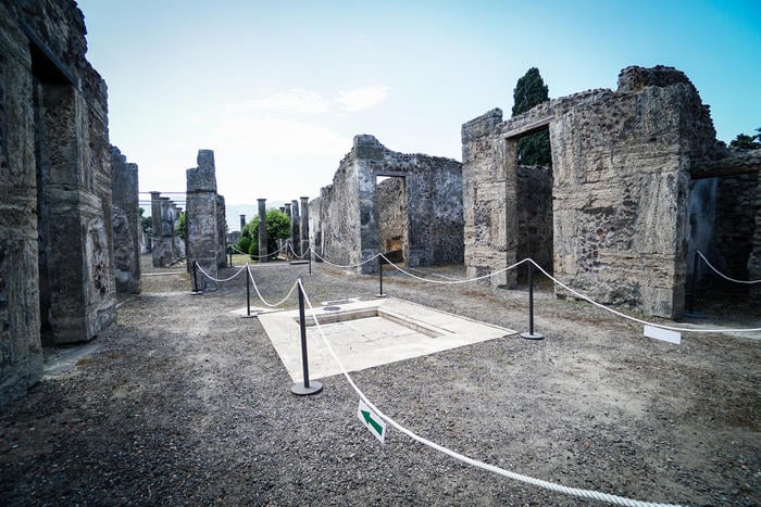 Illegal souvenir stands seized at Pompeii