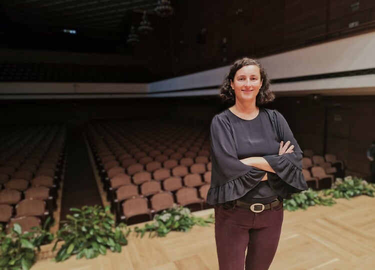 Bulgarian Woman Conducts 450 Musicians in Berlin, Flies with Paraglider in Her Spare Time