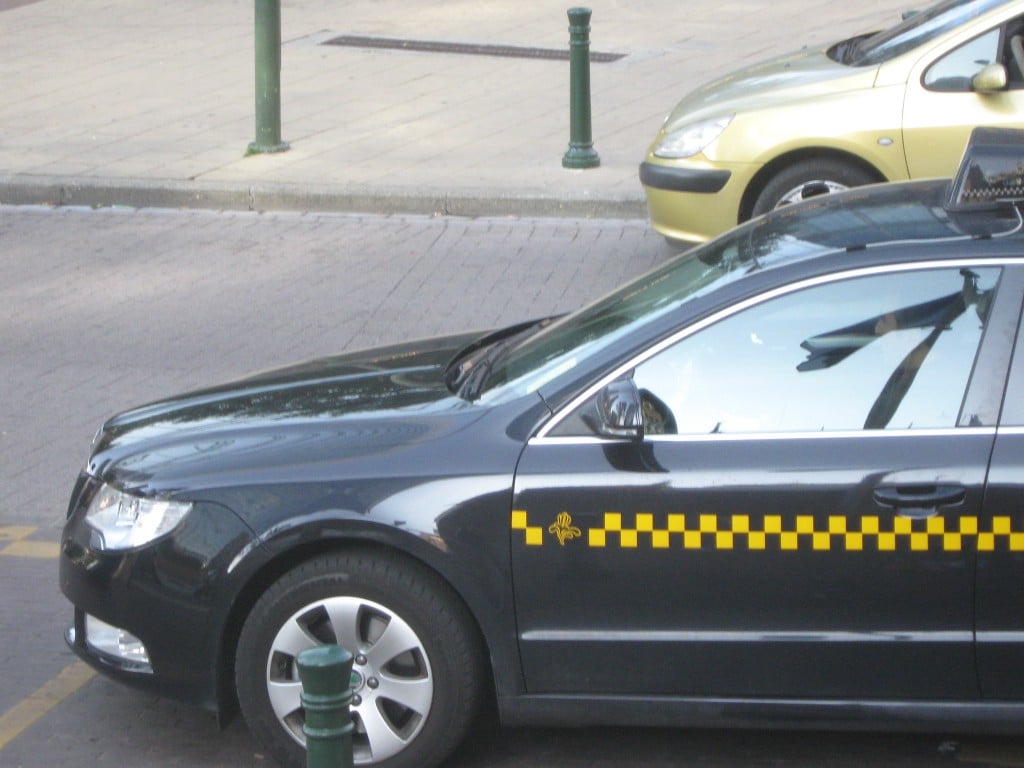 Spot checks at Brussels-Midi find half of taxis not compliant