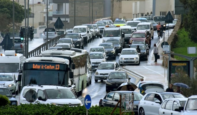  Morning traffic chaos: Major delays on routes to Valletta after multiple accidents 