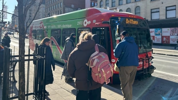 Aging fleet, e-bus challenges push Ottawa back to diesel