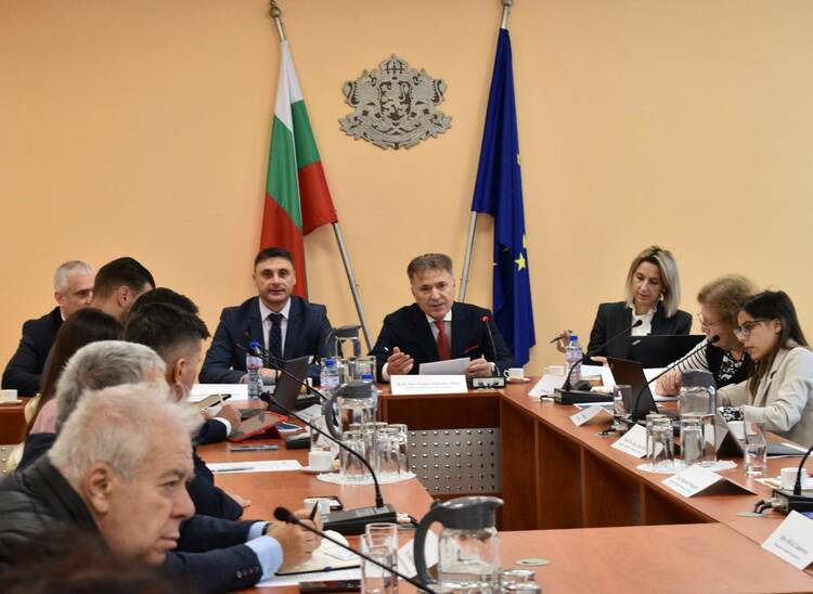 Economy Ministry Begins Working on National Industrial Strategy Jointly with EC, Businesses