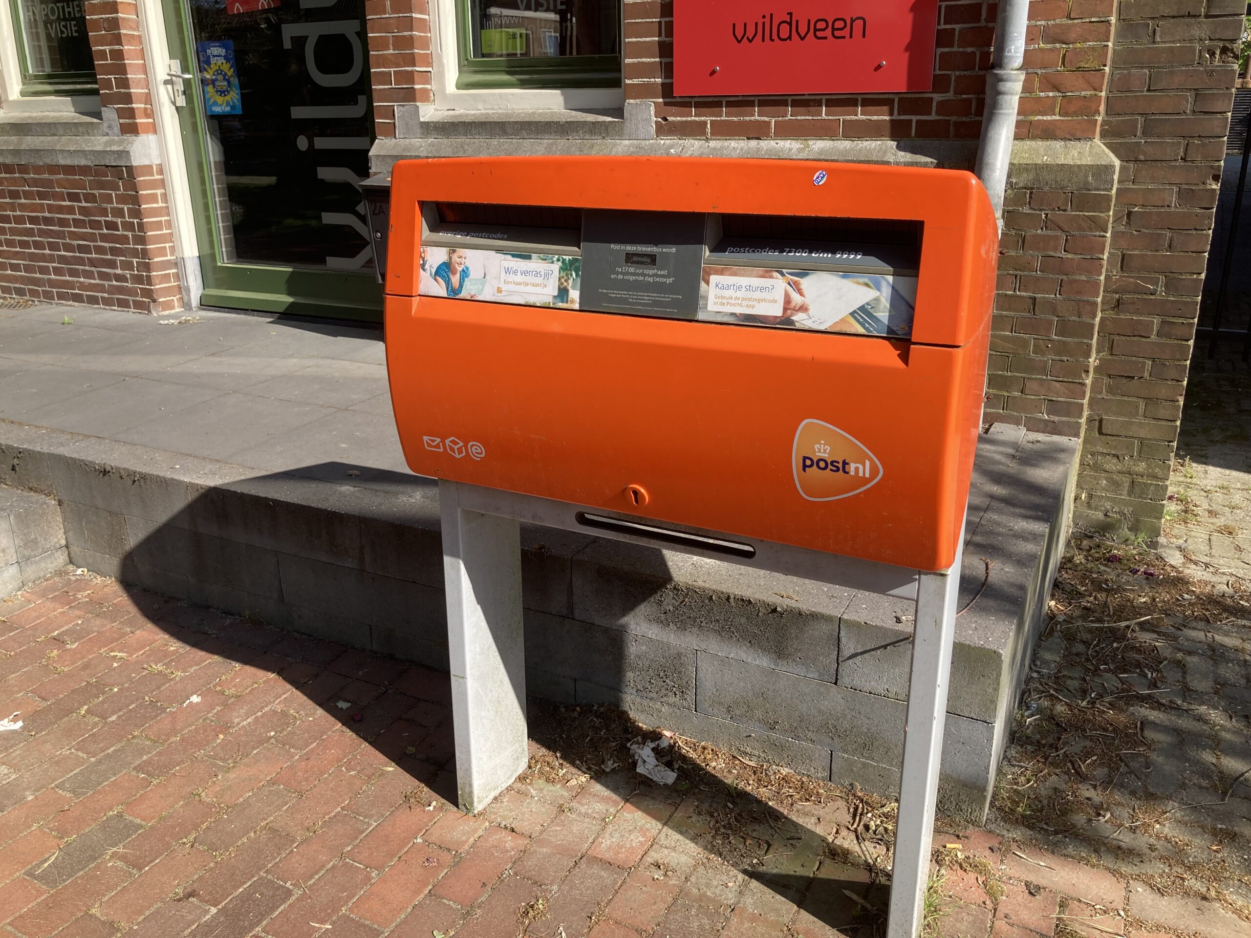 PostNL to press ahead with plans for longer delivery times