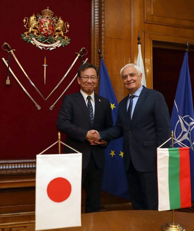 Defence Minister Confers with Japanese Ambassador Hisashi Michigami