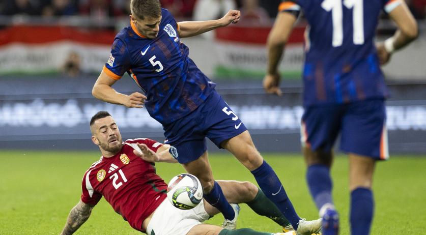 Late goal from Denzel Dumfries keeps Oranje in good spot for Nations League progress