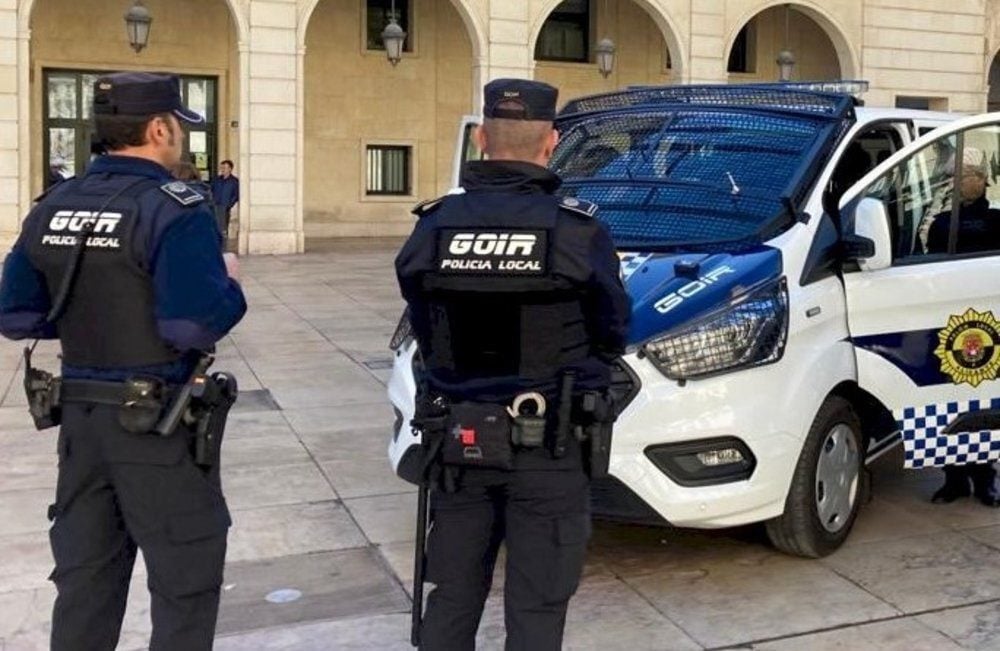 Alicante police are left red-faced after local police cars are found to be uninsured