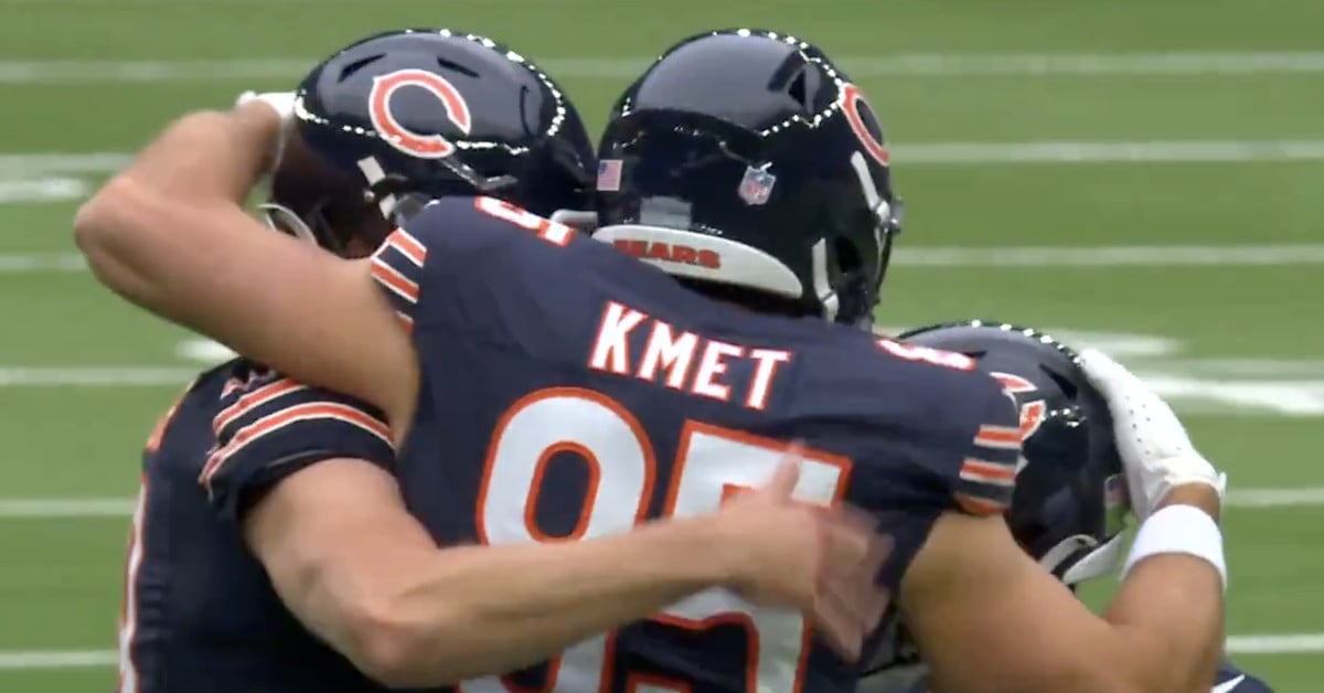 Cole Kmet caught a TD, then snapped for the extra point against the Jacksonville Jaguars